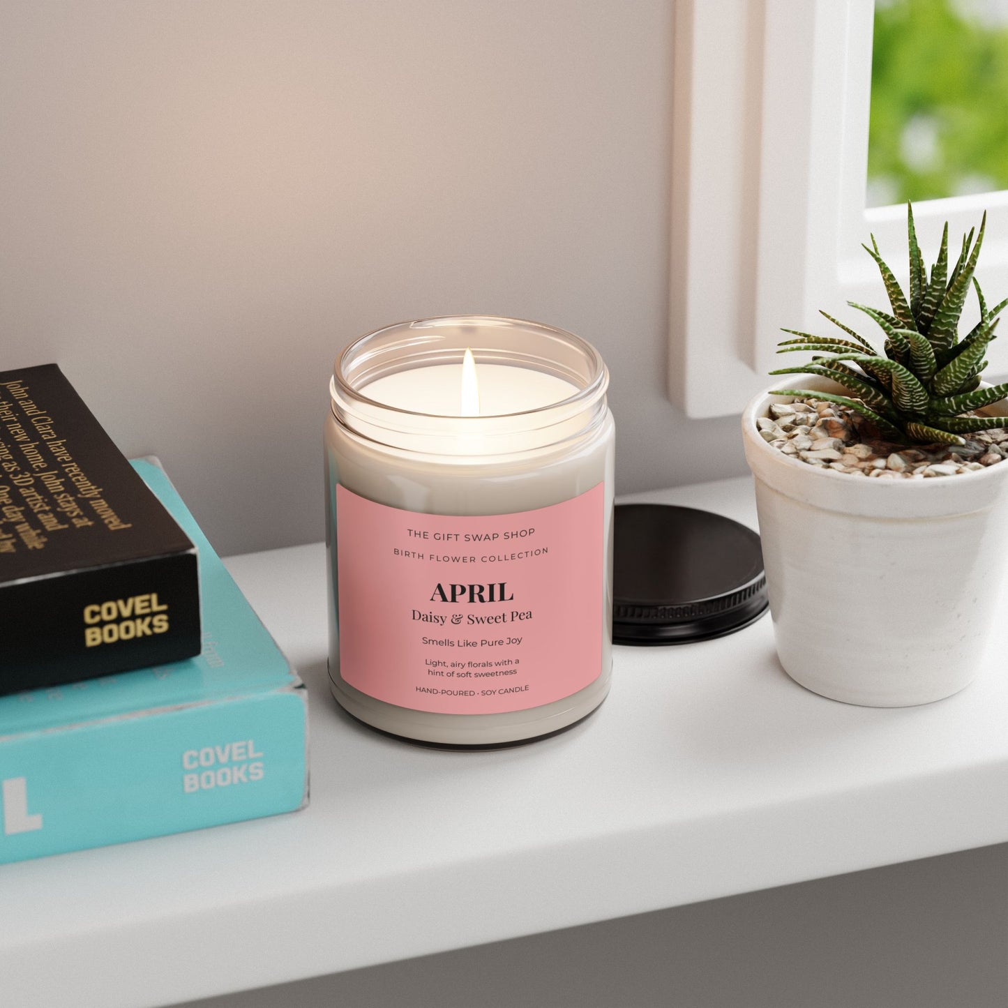 April Birth Flower Candle — Daisy & Sweet Pea Scented Soy Candle (9oz)